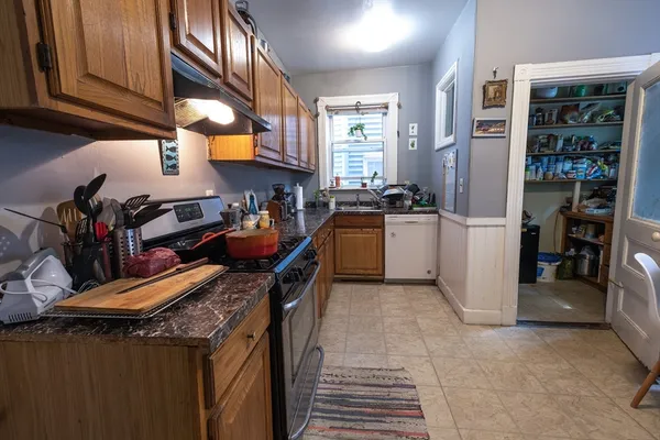 $3,800 | 430 Centre Street, Unit 2, Boston, MA 02130