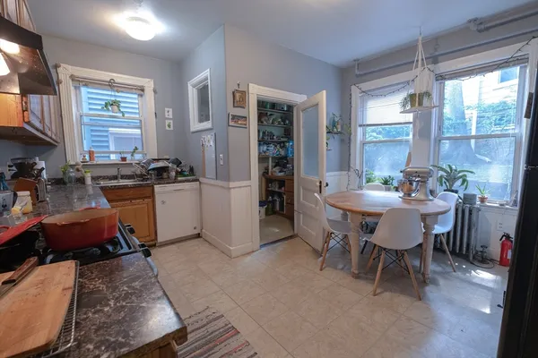 $3,800 | 430 Centre Street, Unit 2, Boston, MA 02130