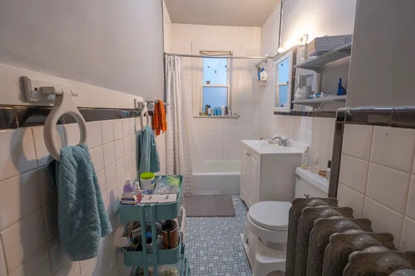 $3,800 | 430 Centre Street, Unit 2, Boston, MA 02130