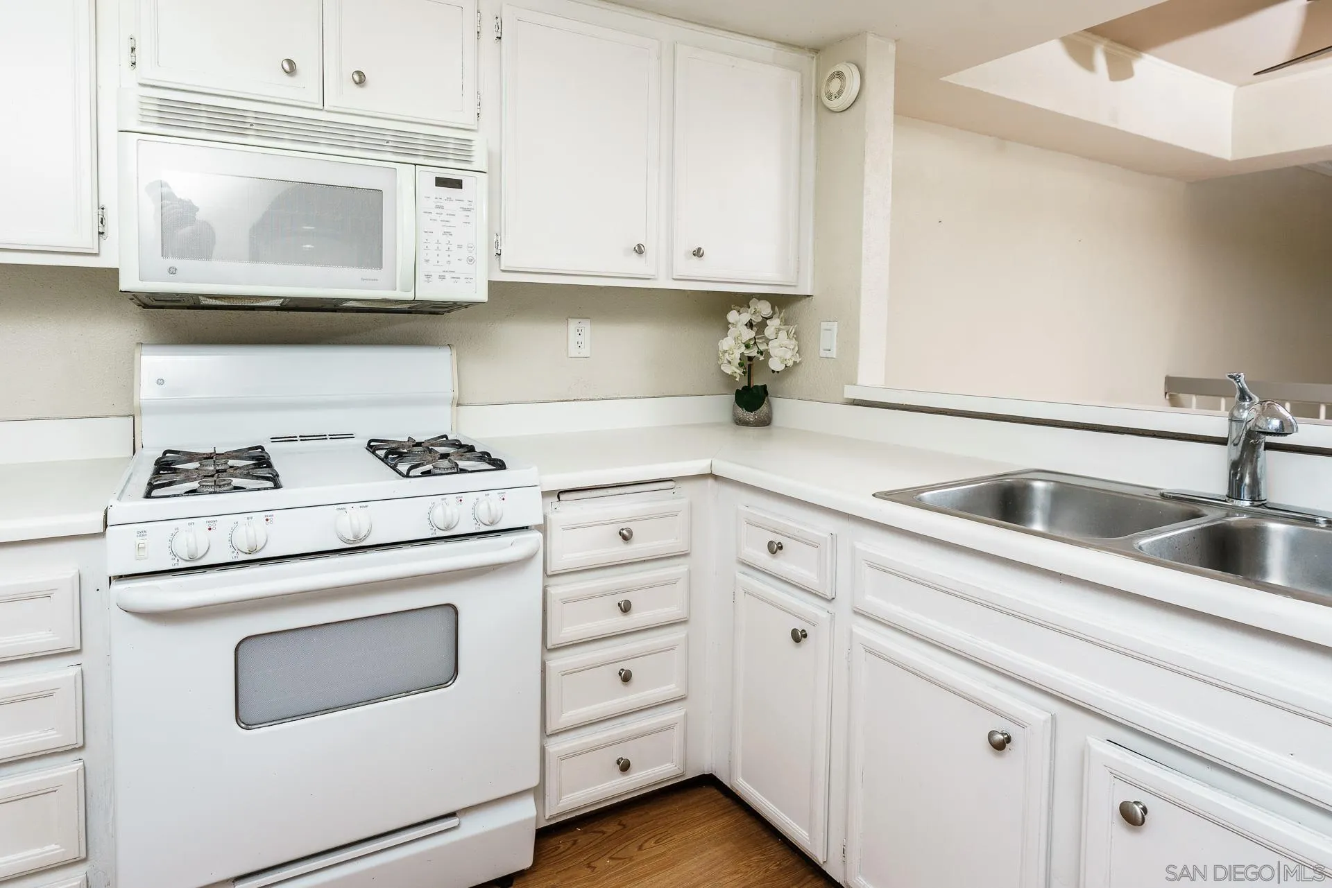 8848 Spring Canyon Drive Spring Valley, CA 91977 - Photo 8 of 35 Gallery Image 8
