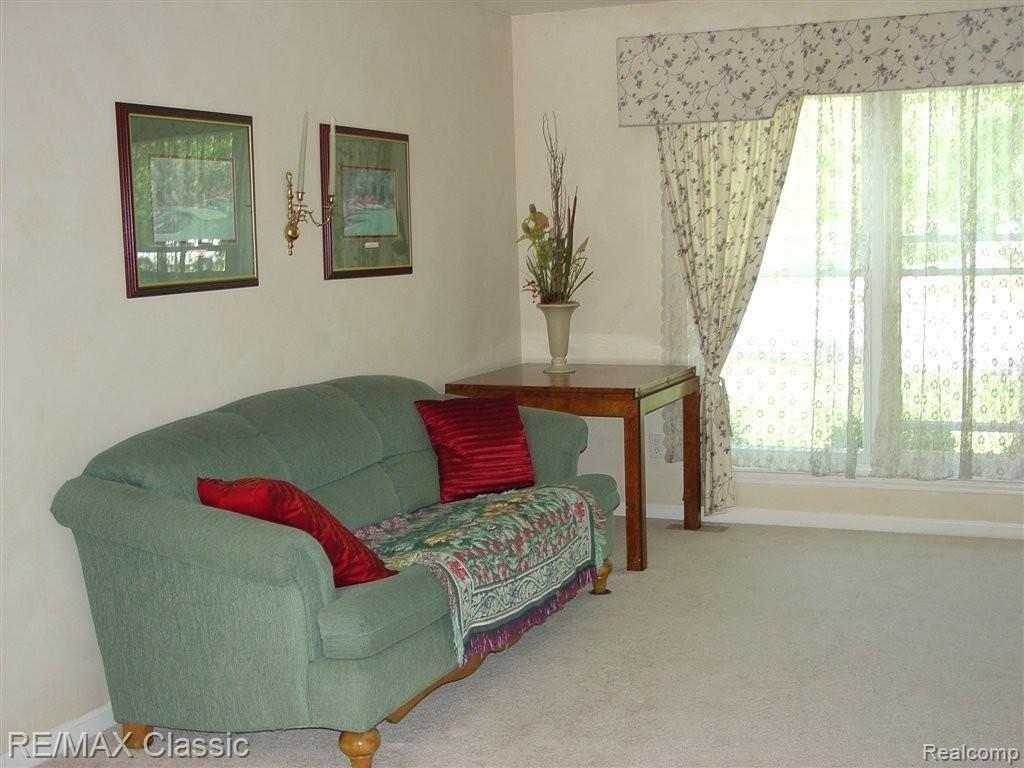 24709 Jamestowne Road Novi, MI 48375 - Photo 7 of 15 Cheerful Living Rm