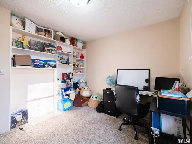 $185,000 | 103 Edgebrook Court, Washburn, IL 61570