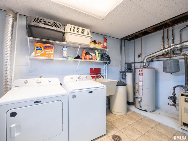 $185,000 | 103 Edgebrook Court, Washburn, IL 61570