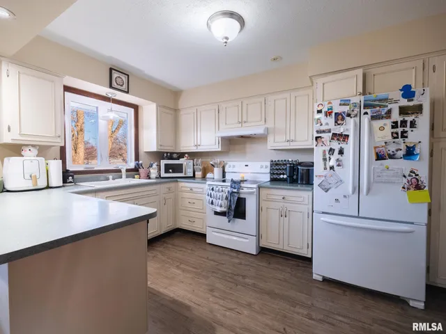 $185,000 | 103 Edgebrook Court, Washburn, IL 61570