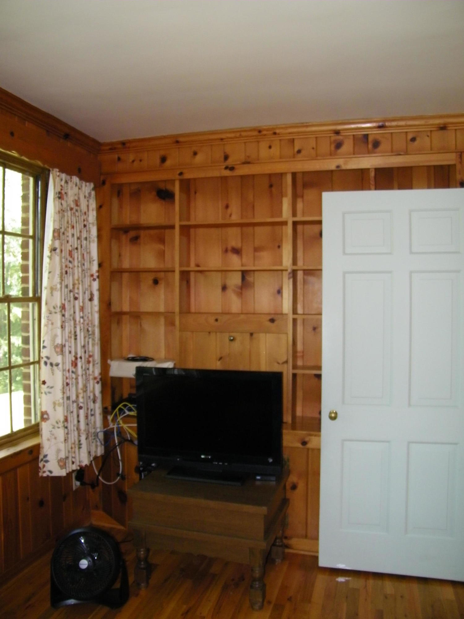 3333 Mud Lick Road Southwest Roanoke, VA 24018 - Photo 14 of 48 office with built in cabinets, shelves a