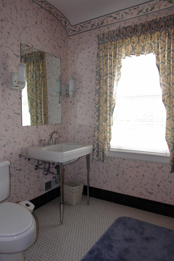 3333 Mud Lick Road Southwest Roanoke, VA 24018 - Photo 25 of 48 main hall bath