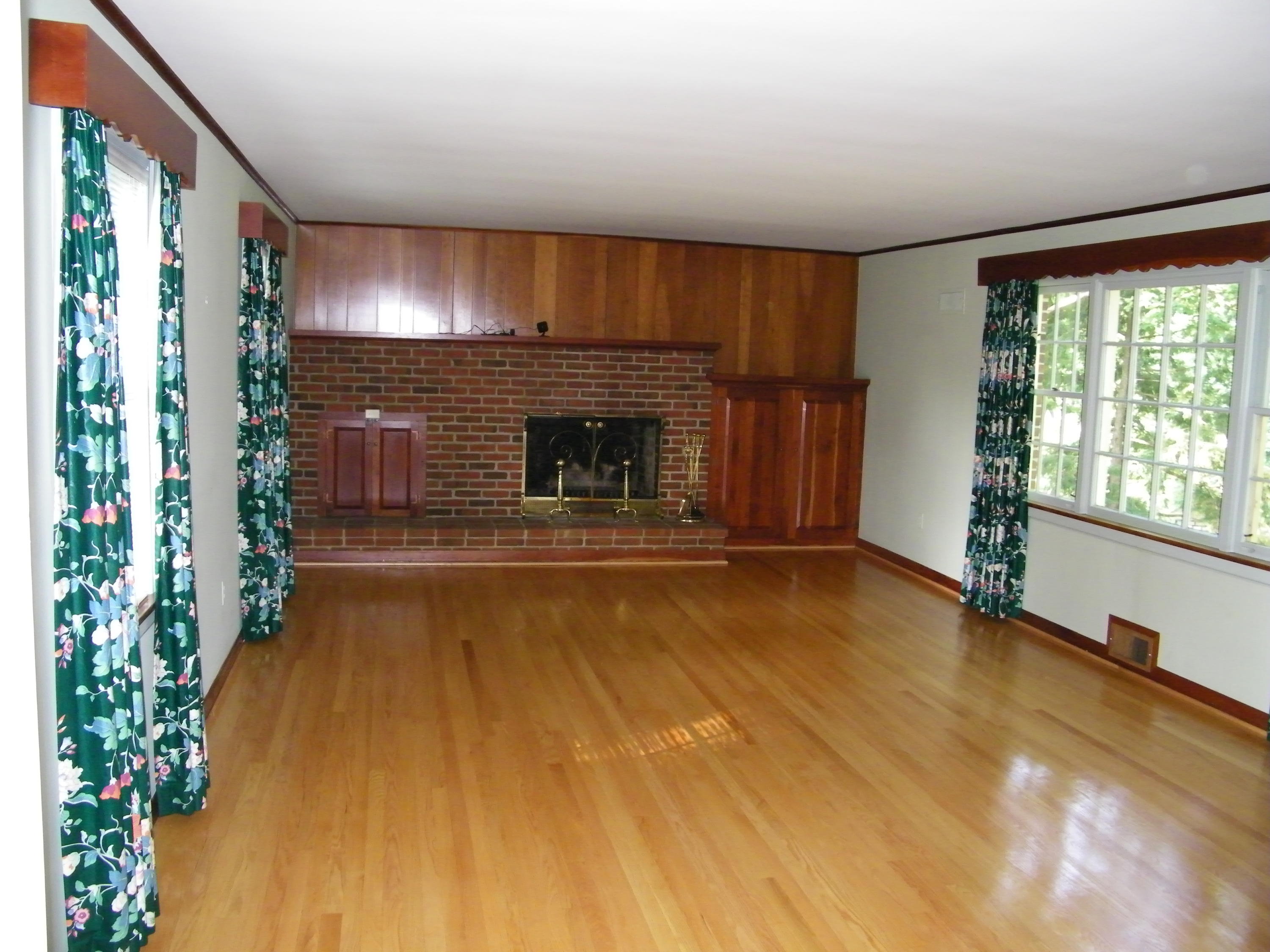 3333 Mud Lick Road Southwest Roanoke, VA 24018 - Photo 3 of 48 bright living room