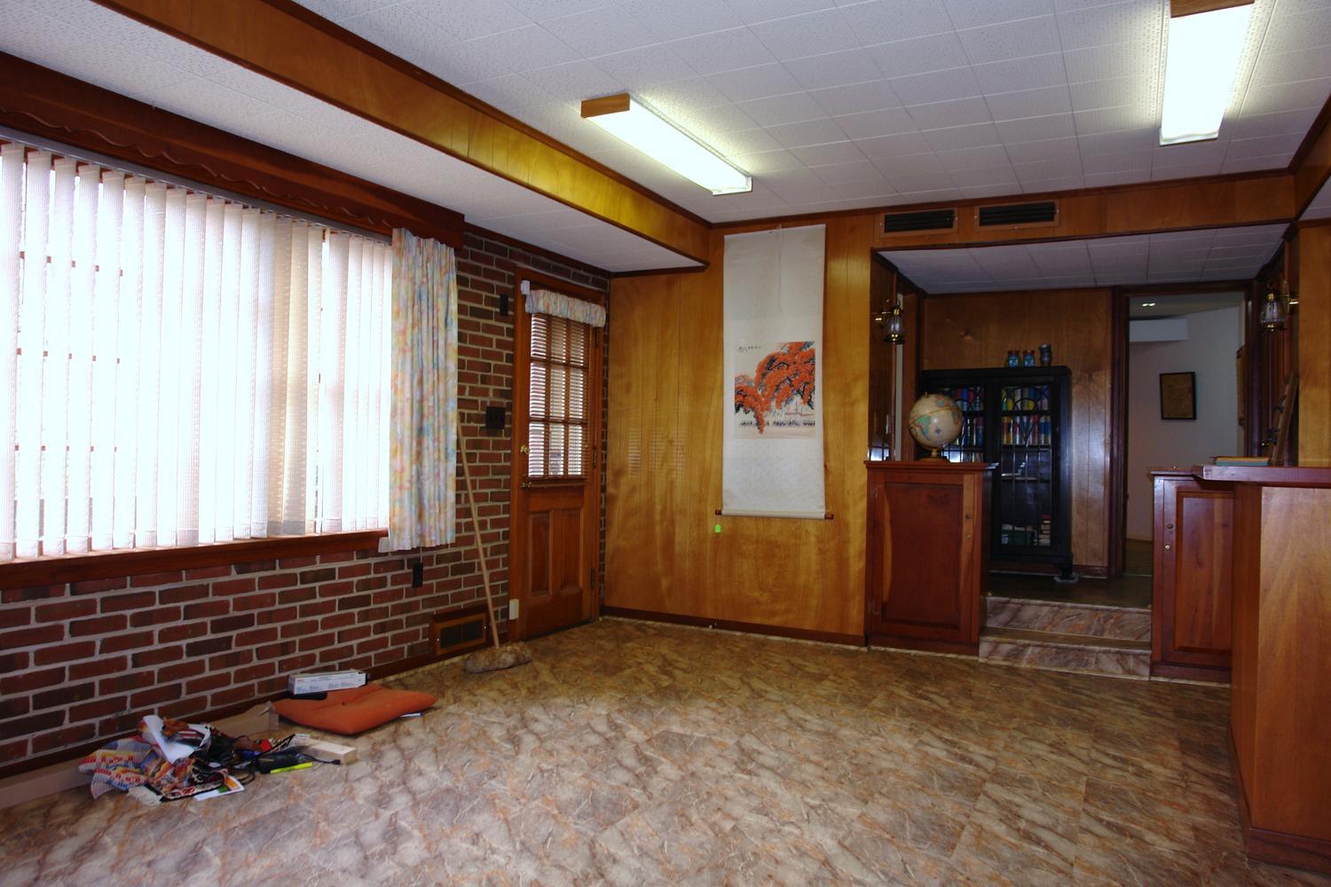 3333 Mud Lick Road Southwest Roanoke, VA 24018 - Photo 33 of 48 9k Family Room-door to back patio step u
