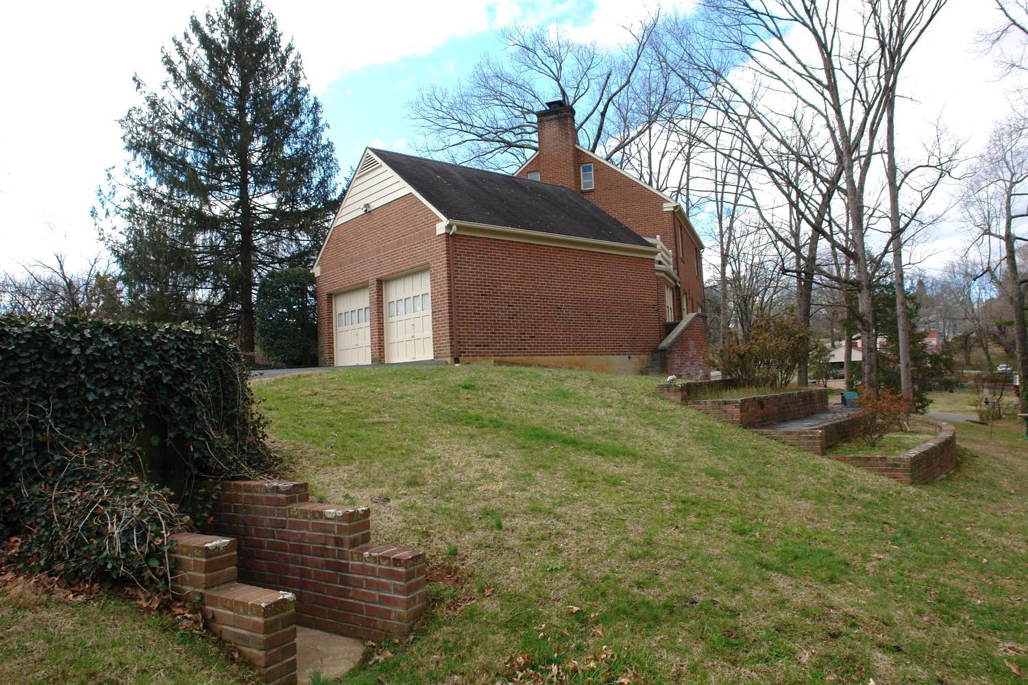 3333 Mud Lick Road Southwest Roanoke, VA 24018 - Photo 41 of 48 x side view of back