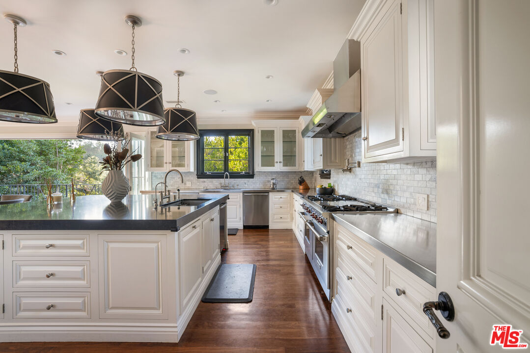 10847 Bellagio Road Los Angeles, CA 90077 - Photo 14 of 59