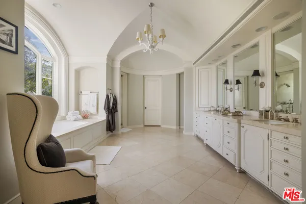 $189,000 | 10847 Bellagio Road, Los Angeles, CA 90077