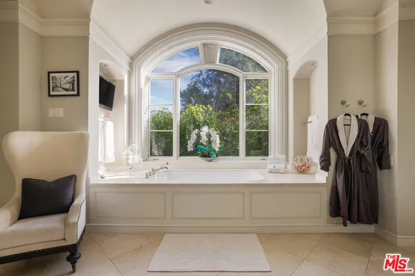 $189,000 | 10847 Bellagio Road, Los Angeles, CA 90077