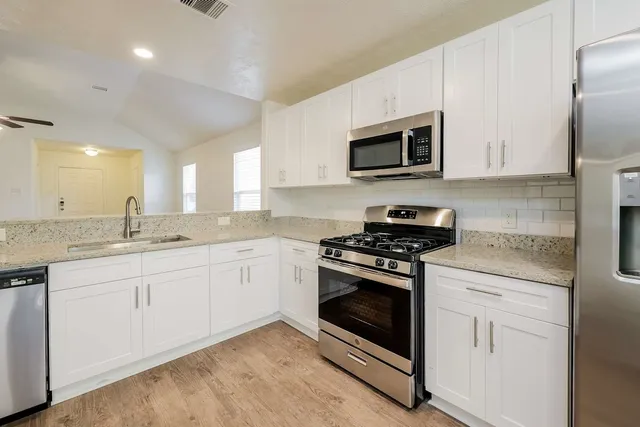 $1,899 | 922 Doubletree Glen Drive, Houston, TX 77073