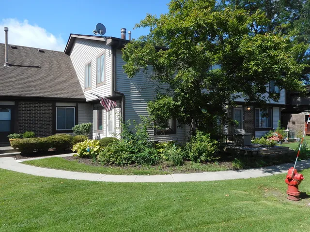 $175,000 | 1729 Raintree Court, Unit 1729, Sycamore, IL 60178