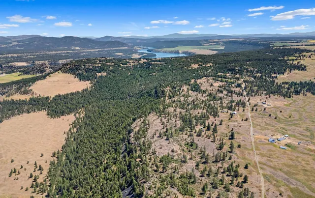 $89,900 | 51200 East Whispering Pines Drive East, Reardan, WA 99029