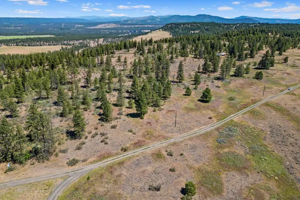 $89,900 | 51200 East Whispering Pines Drive East, Reardan, WA 99029