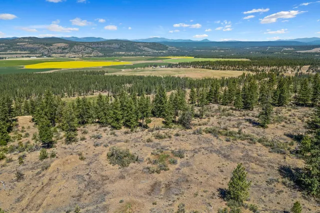 $89,900 | 51200 East Whispering Pines Drive East, Reardan, WA 99029