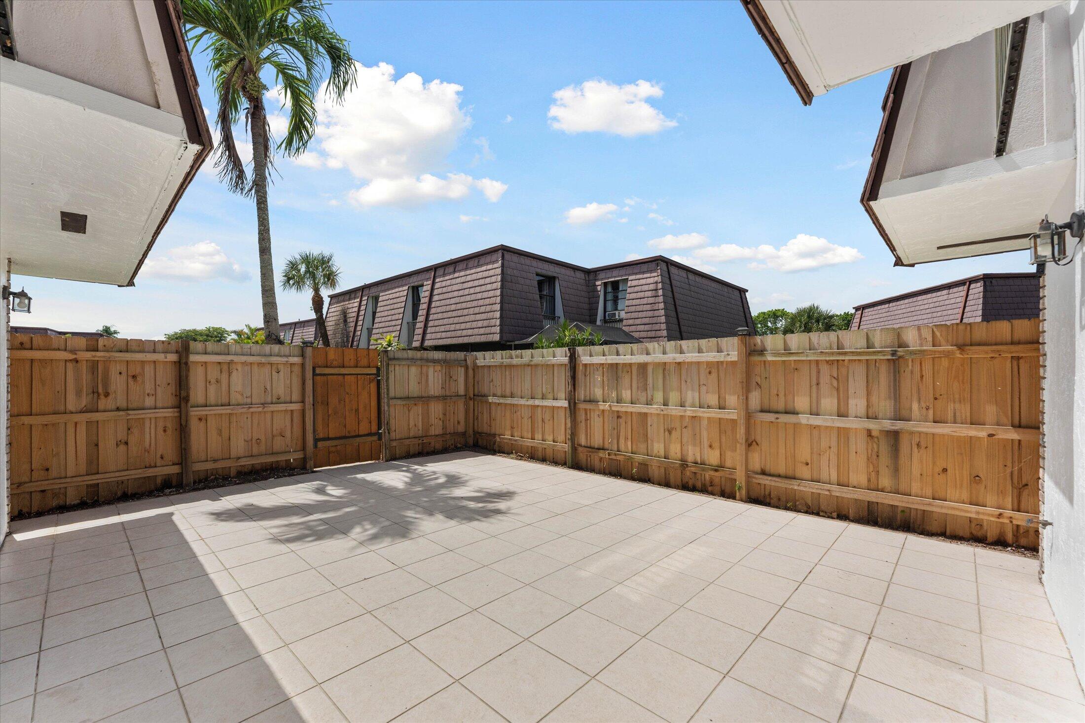 7683 Courtyard Run West Boca Raton, FL 33433 - Photo 6 of 30 06-7683 Courtyard Run W, Boca Raton-7