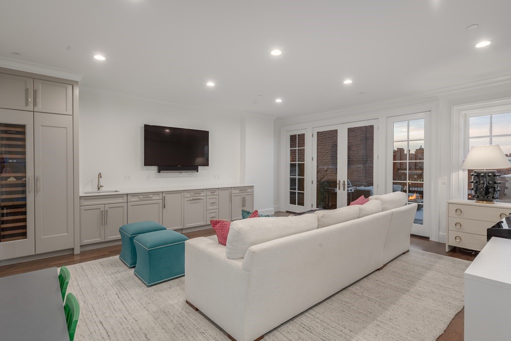 288 Commonwealth Avenue, Unit PH Boston, MA 02115 - Photo 11 of 15