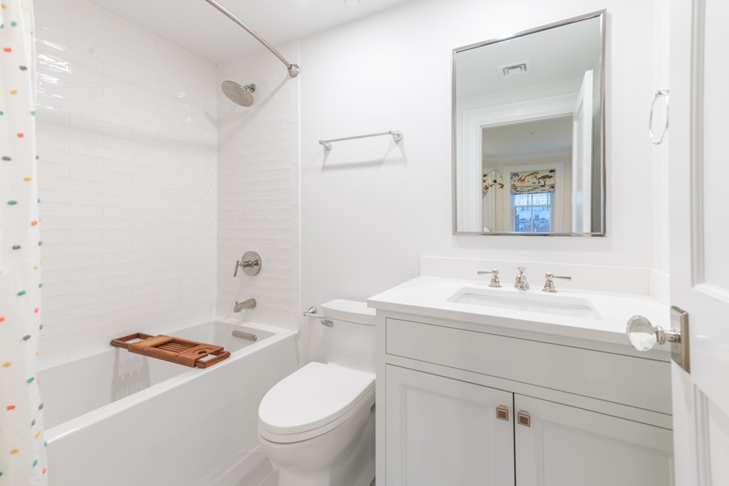 288 Commonwealth Avenue, Unit PH Boston, MA 02115 - Photo 10 of 15