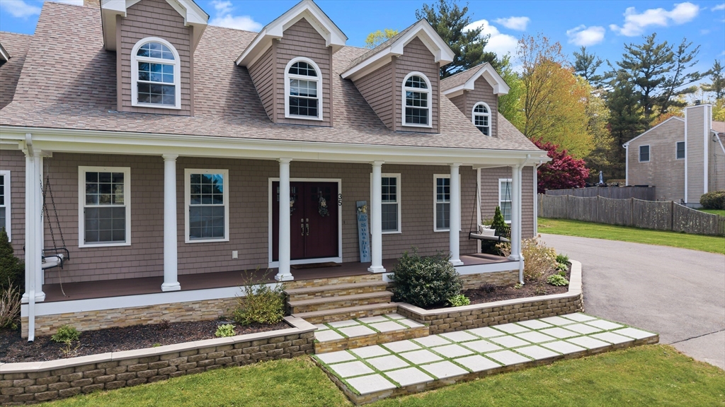 35 High Street Freetown, MA 02702 - Photo 4 of 40 a front view of a house with a yard