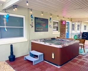 604 7th Avenue Southwest Largo, FL 33770 - Photo 4 of 33