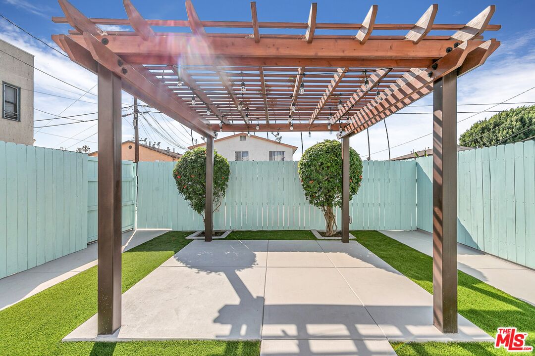 123 North Reno Street Los Angeles, CA 90026 - Photo 25 of 28 a view of outdoor space