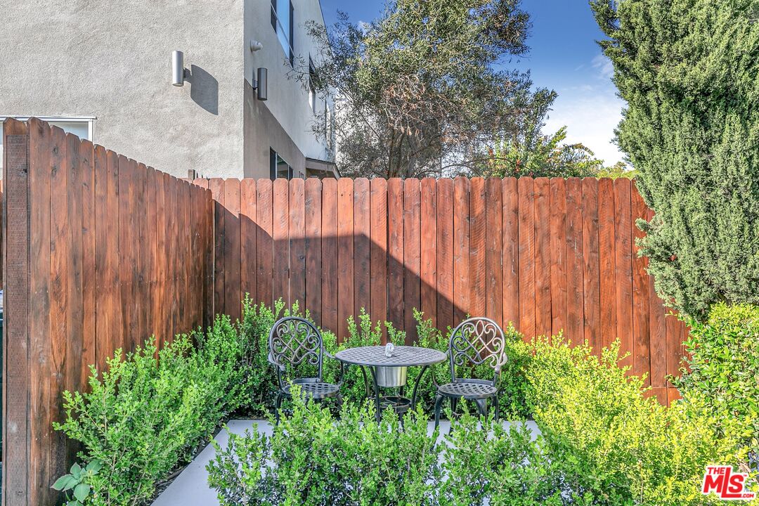 123 North Reno Street Los Angeles, CA 90026 - Photo 28 of 28 a garden view with a plants back yard