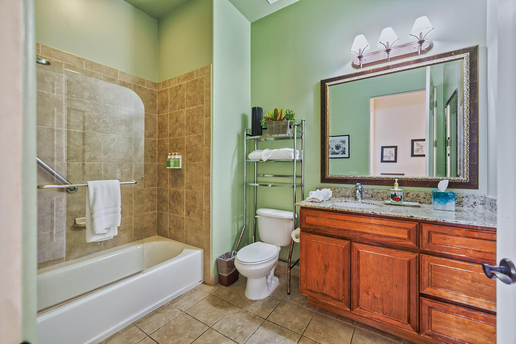 50620 Santa Rosa Plaza, Unit 7 La Quinta, CA 92253 - Photo 11 of 23 Bathroom