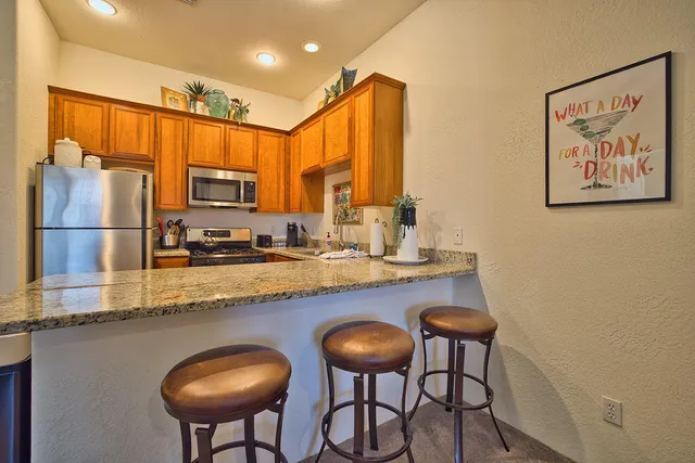 $299,000 | 50620 Santa Rosa Plaza, Unit 7, La Quinta, CA 92253
