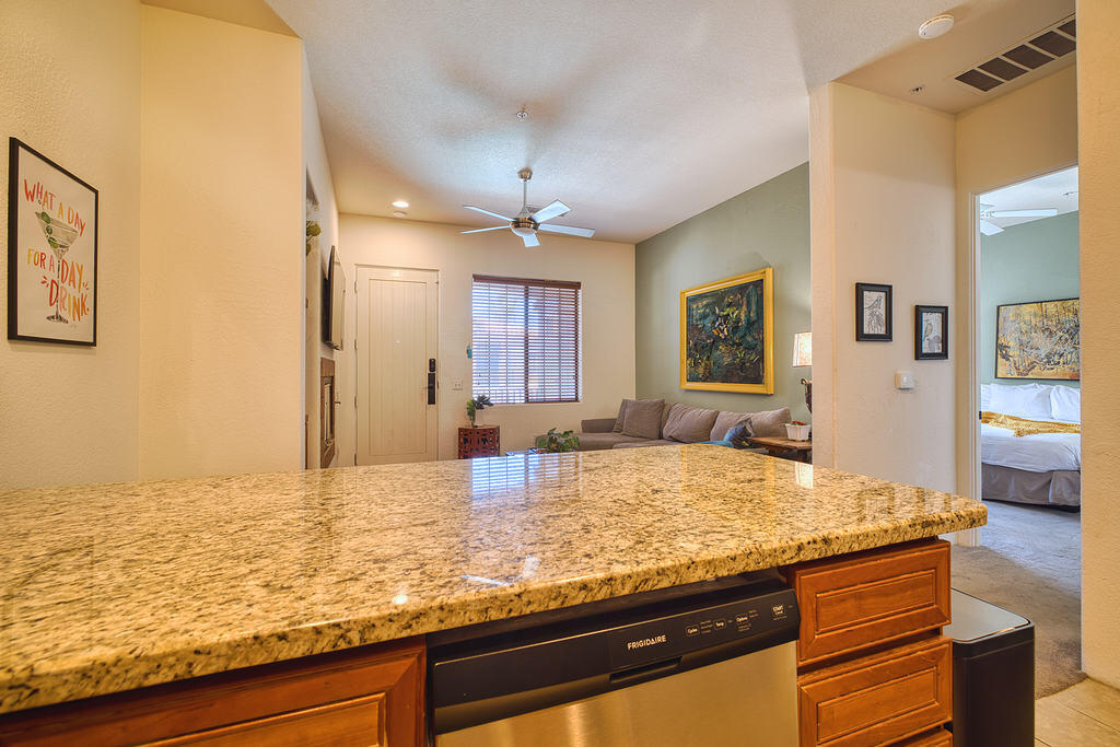 50620 Santa Rosa Plaza, Unit 7 La Quinta, CA 92253 - Photo 8 of 23 Kitchen