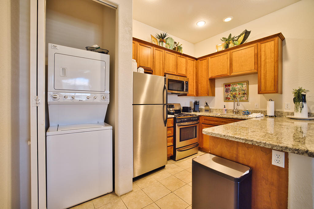 50620 Santa Rosa Plaza, Unit 7 La Quinta, CA 92253 - Photo 9 of 23 Kitchen