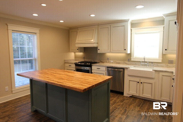 19426 Liberty Road Fairhope, AL 36532 - Photo 6 of 18 Kitchen