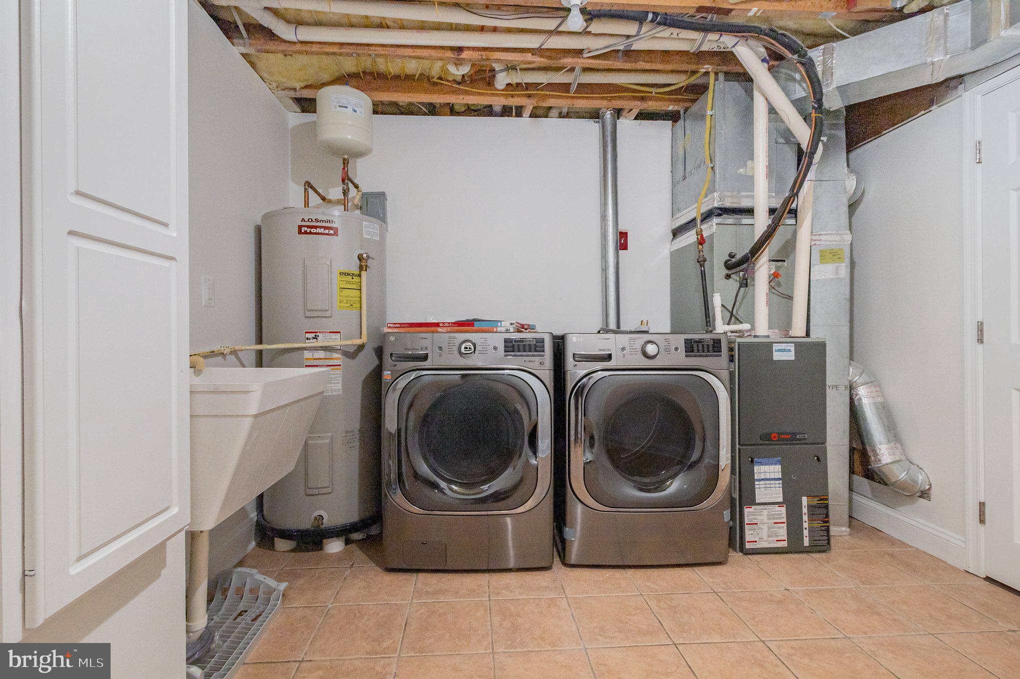 70 Johnson Road Pasadena, MD 21122 - Photo 11 of 35 a utility room with dryer and washer