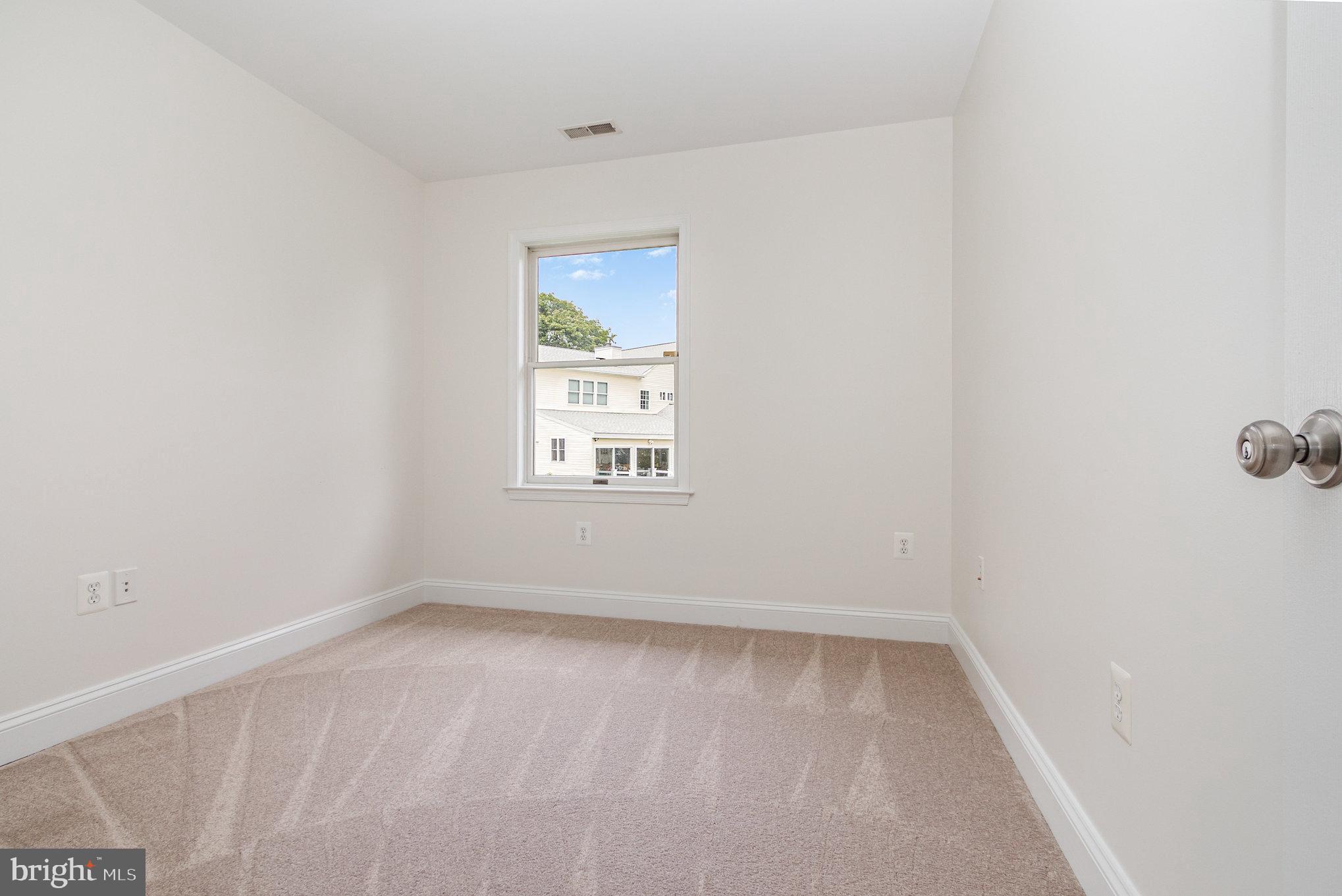70 Johnson Road Pasadena, MD 21122 - Photo 19 of 35 an empty room with a window