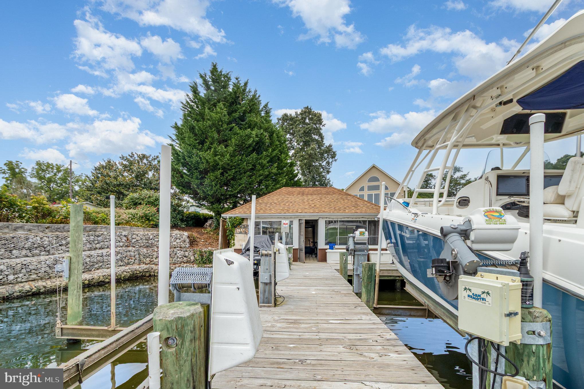 70 Johnson Road Pasadena, MD 21122 - Photo 33 of 35 a front view of a house with a yard