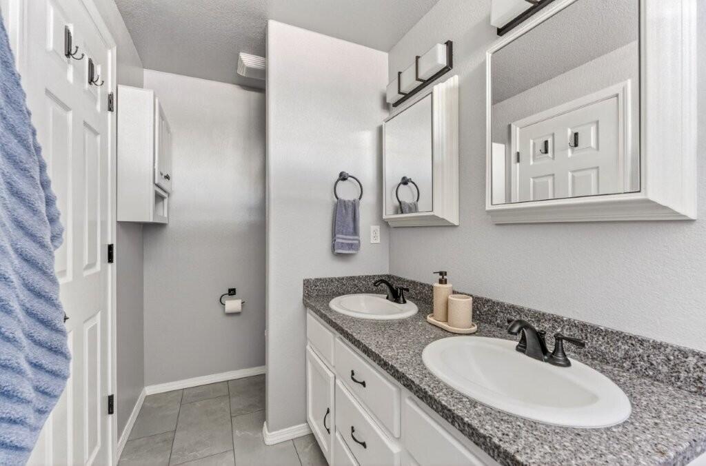 2144 Southwest 37th Street Redmond, OR 97756 - Photo 16 of 35 16
