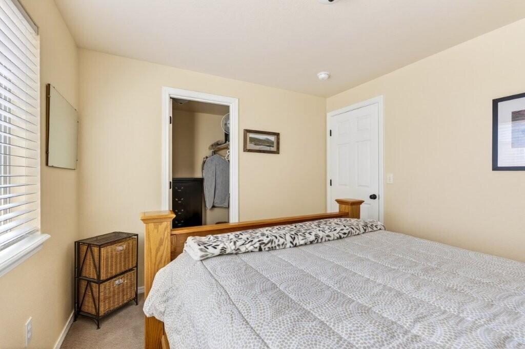 2144 Southwest 37th Street Redmond, OR 97756 - Photo 19 of 35 19