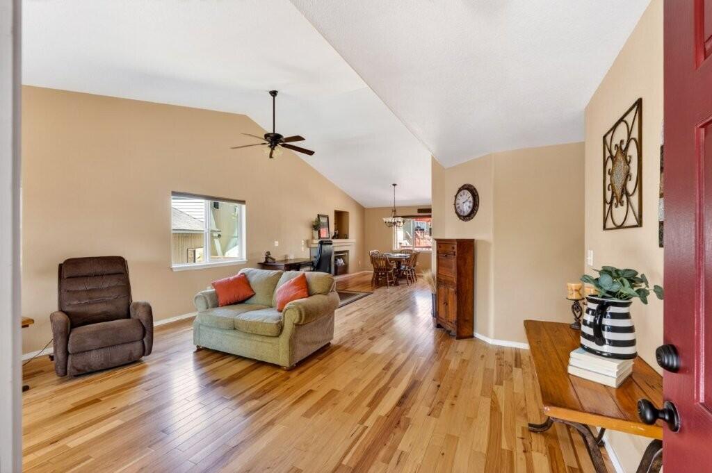 2144 Southwest 37th Street Redmond, OR 97756 - Photo 3 of 35 3