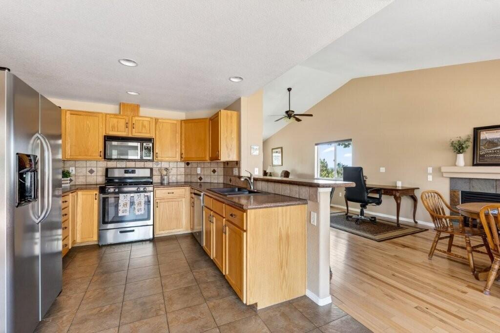 2144 Southwest 37th Street Redmond, OR 97756 - Photo 9 of 35 9