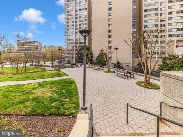 $282,500 | 4515 Willard Avenue, Unit S616, Chevy Chase, MD 20815