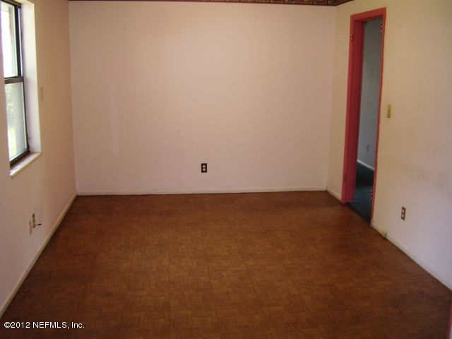5721 Beney Road Jacksonville, FL 32207 - Photo 5 of 11 a view of small space