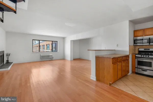 $358,000 | 200 Lombard Street, Unit 815, Philadelphia, PA 19147