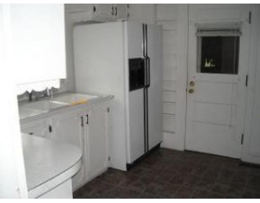 24 Willey Street Rochester, NH 03867 - Photo 2 of 5