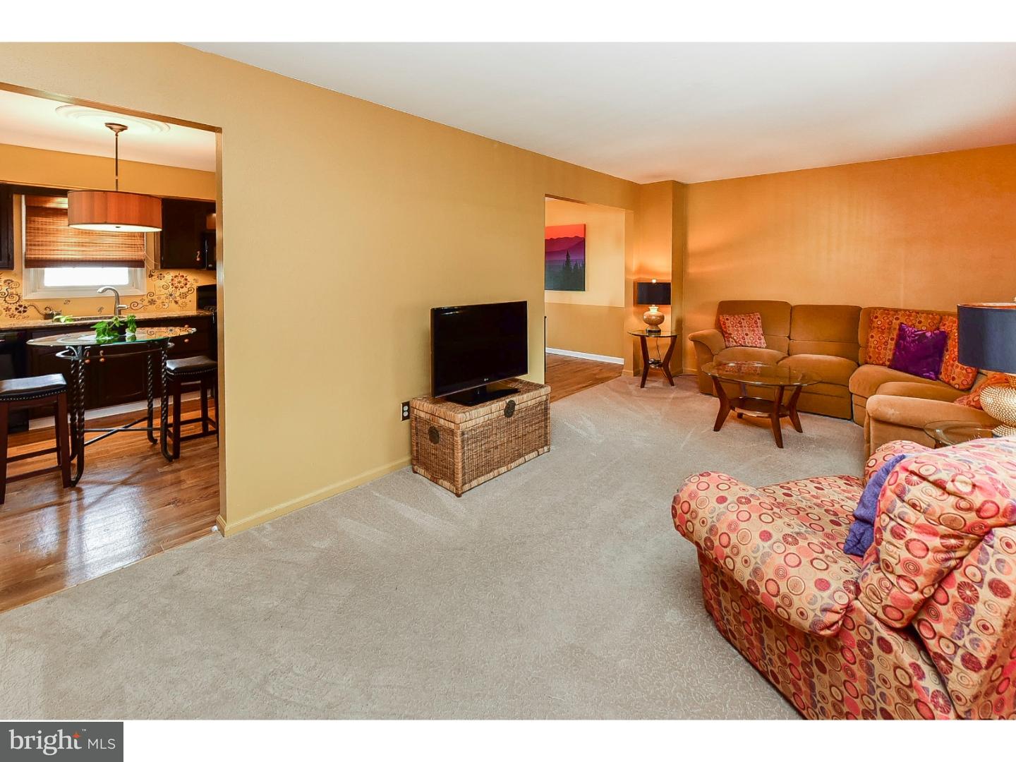 26 New Oak Road Mickleton, NJ 08056 - Photo 4 of 25 Living Room