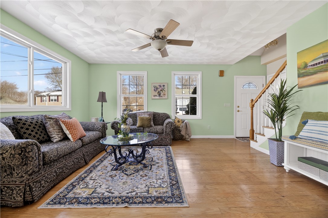 36 Sachem Road Narragansett, RI 02882 - Photo 4 of 37