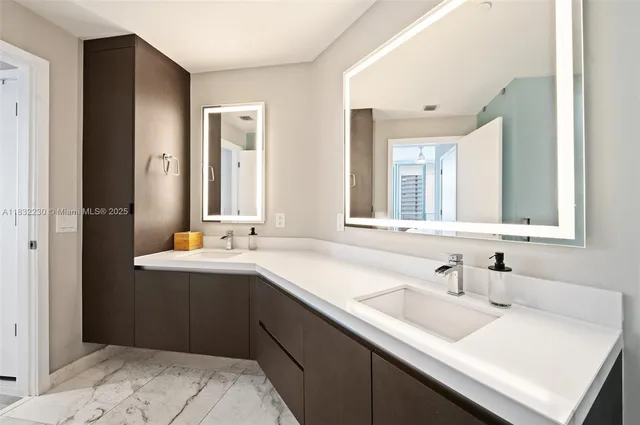 $1,300,000 | 851 Northeast 1st Avenue, Unit 2809, Miami, FL 33132