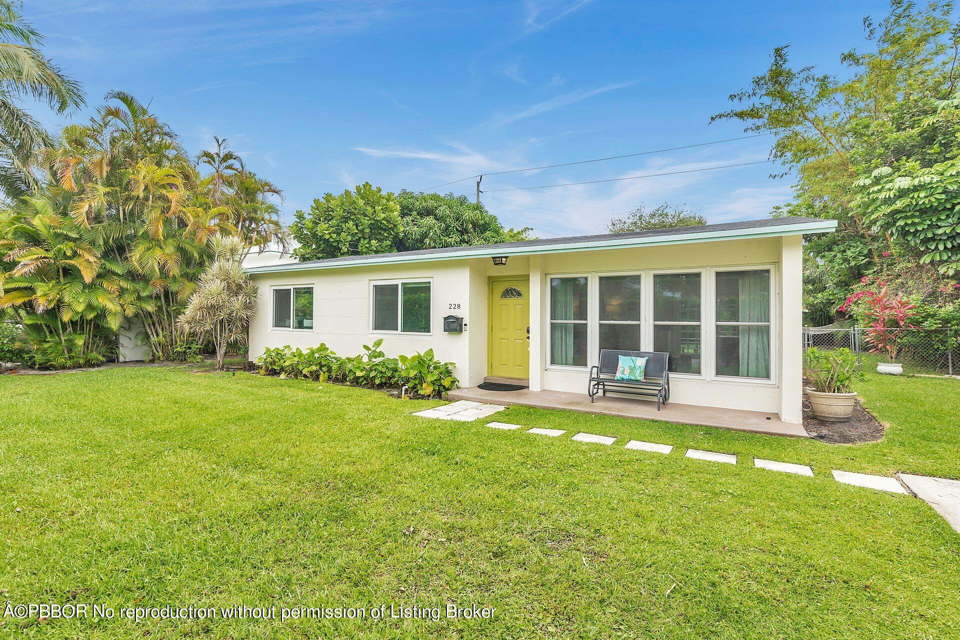 228 Gregory Road West Palm Beach, FL 33405 - Photo 3 of 26 3
