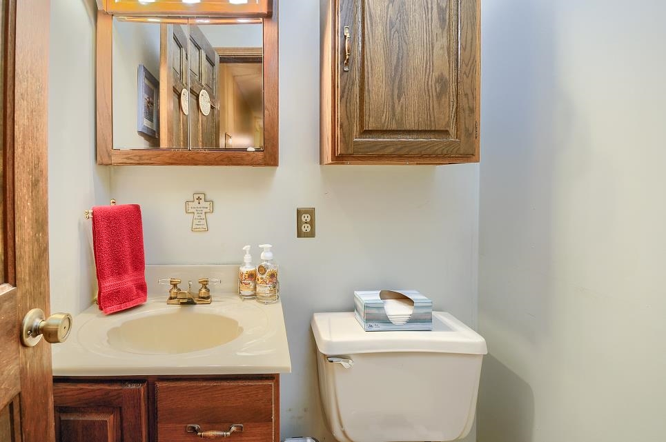 10369 Coldwater Road Flushing, MI 48433 - Photo 21 of 40 50102490-20.JPG