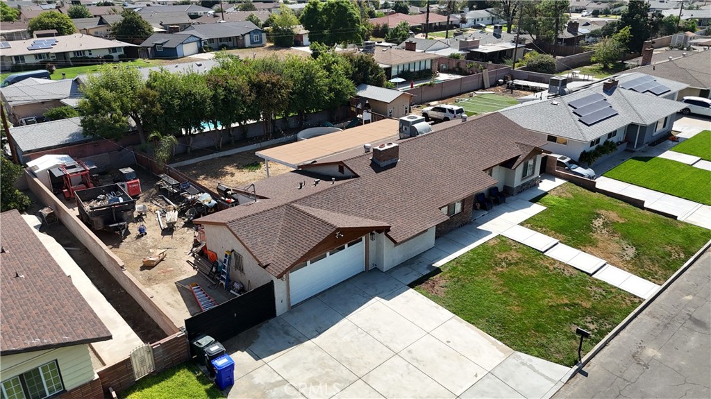 1005 North Encina Avenue Rialto, CA 92376 - Photo 38 of 39 an aerial view of a residential houses with yard